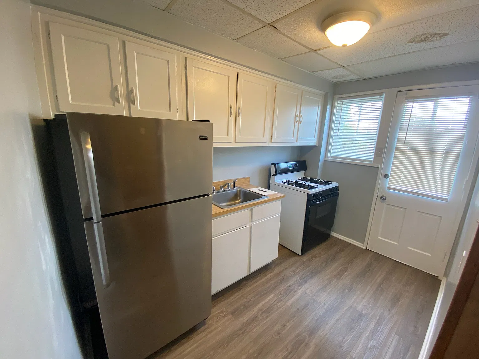 2 bed, 935 sqft, $1,400 — Photo 3