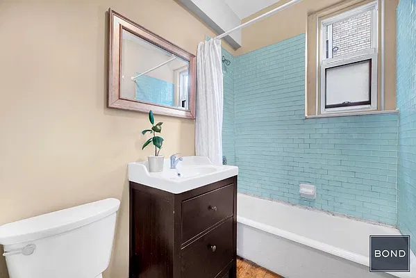 Sold by Bond New York | media 4