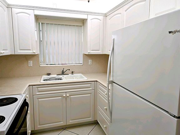 4th image of 3850 NE 21st Avenue #12
