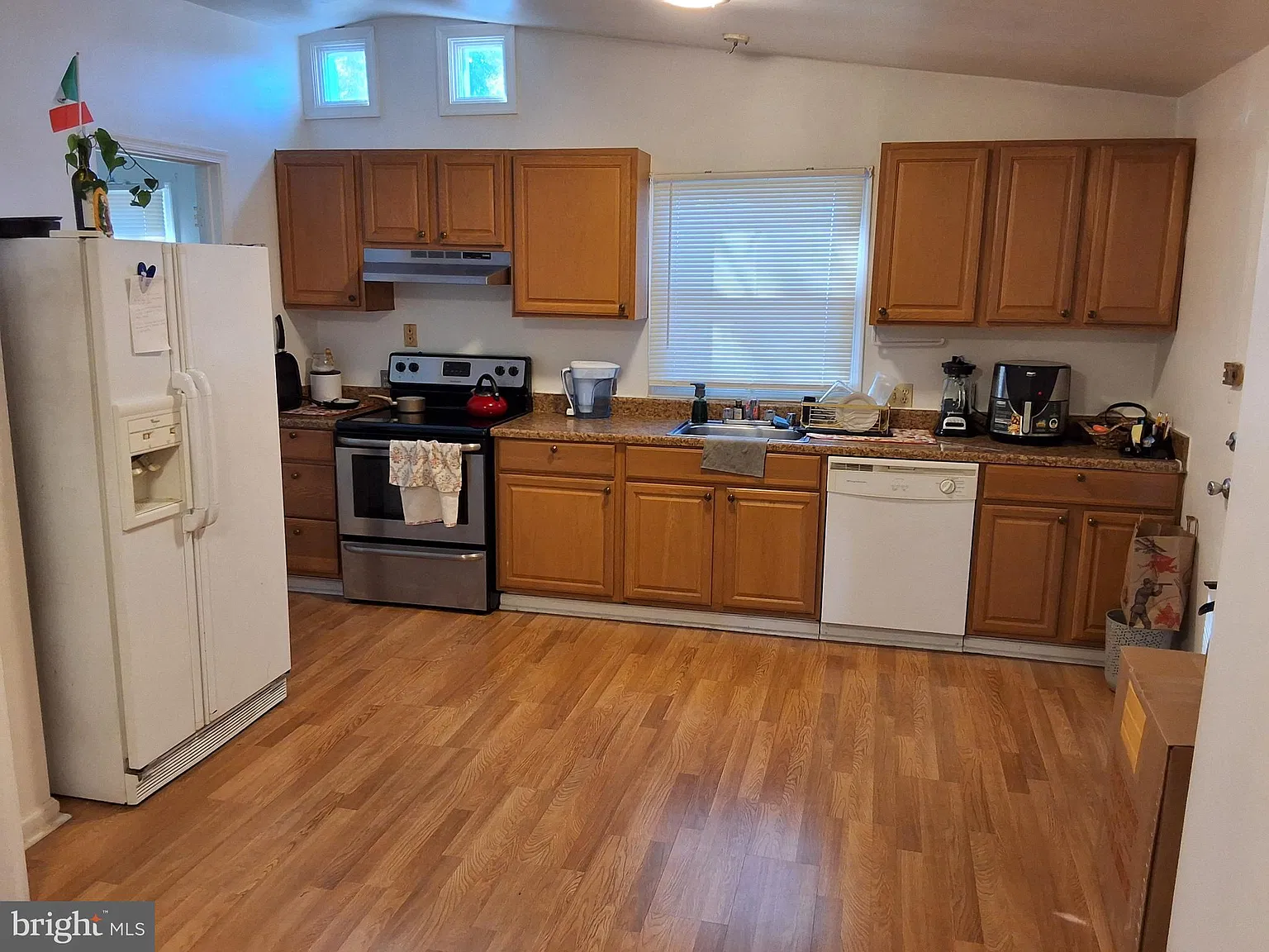 3 bed, 1561 sqft, $2,900 — Photo 2