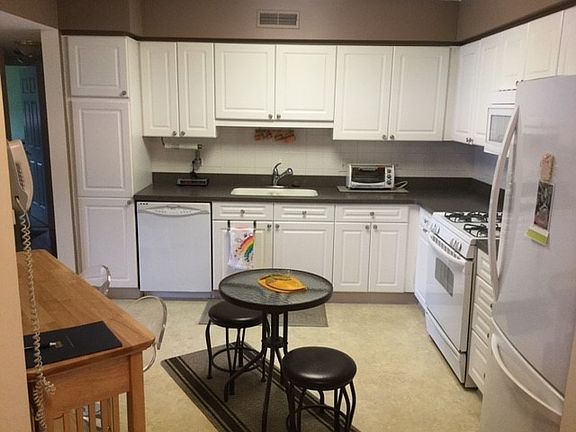 5th image of 7021 W Touhy Ave
