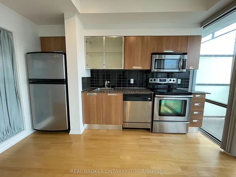 37 Grosvenor St #3105 — Photo 6