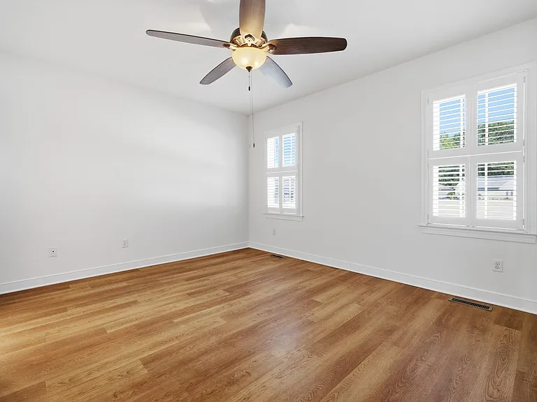 6613 Saint Laurence Dr — Photo 15
