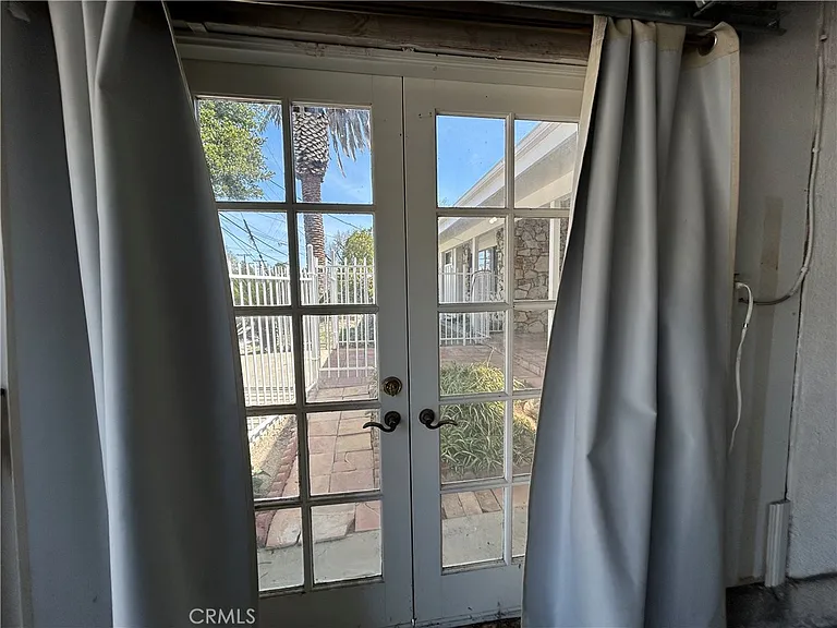 24010 Hatteras St — Photo 26