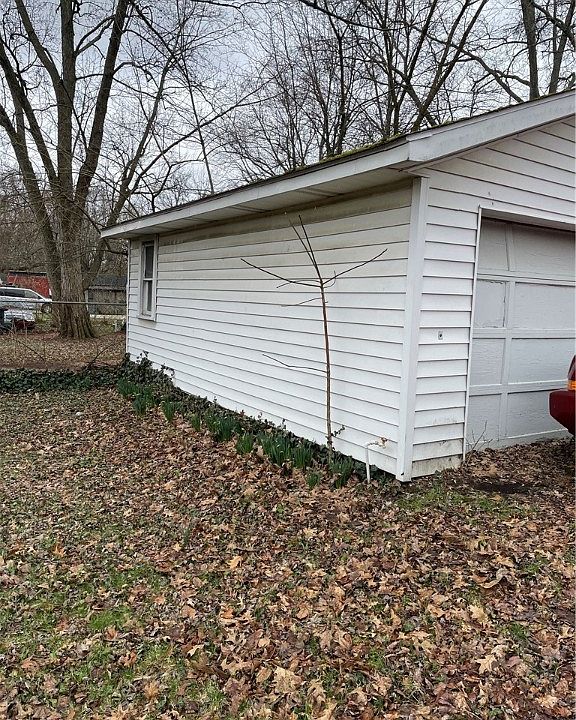 2nd image of 848 Lovers Ln