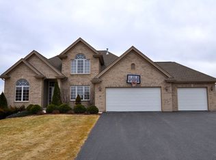 107 Boeing Trl, Poplar Grove, IL 61065