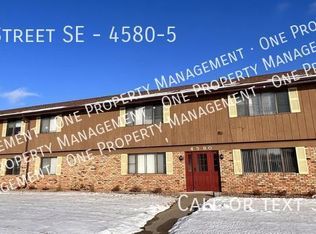 4580 Tama St SE APT 5, Cedar Rapids, IA 52403