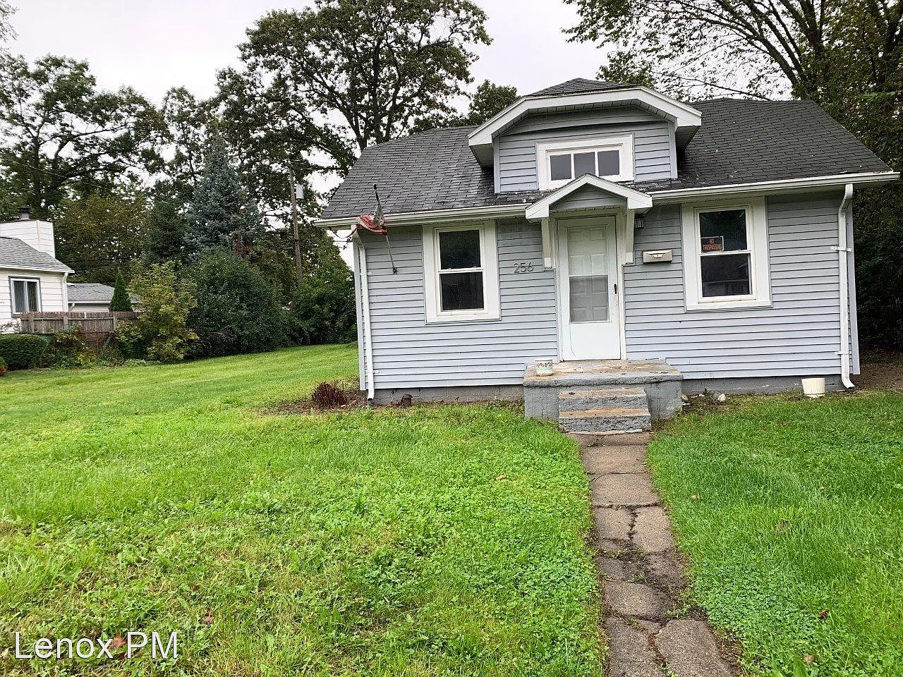 256 Dellwood Ave photo 1