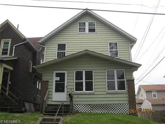 121 Thorne Ave NE photo 1