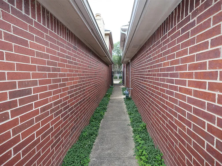 3229 Continental Dr — Photo 21