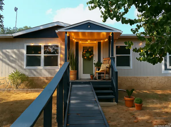 285 Rhonda, Lytle, TX 78052