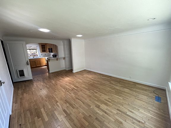 2nd image of 2710 Alder St