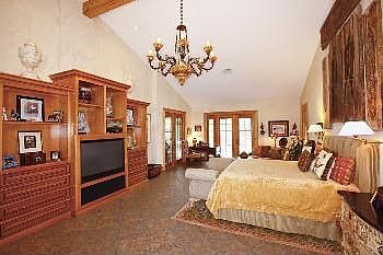4th image of 505 Hidden Lake Dr