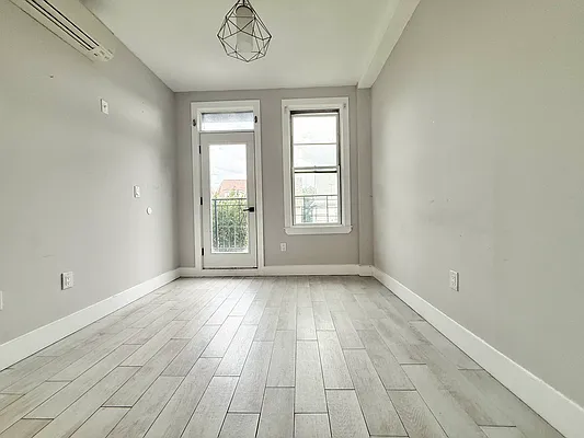Living room, photo 1
