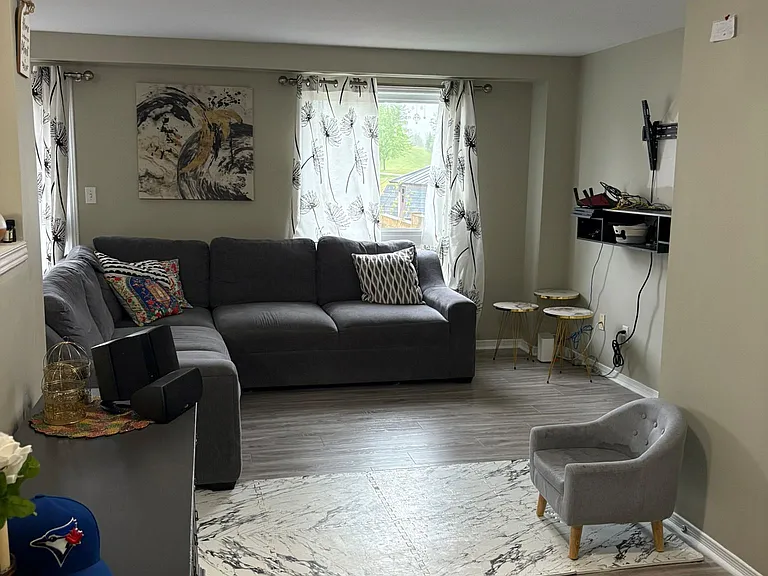 42 N Foxglove Cres — Photo 5