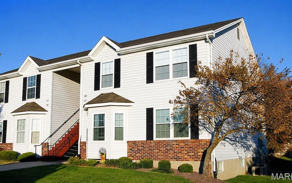 1st image of 1428 Surrey Ln #D