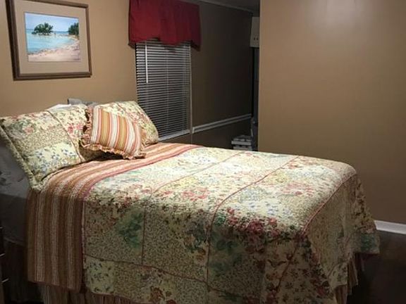 5th image of 292 Nettles Blvd