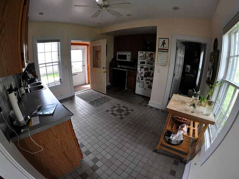 431 Lyon St NE — Photo 3