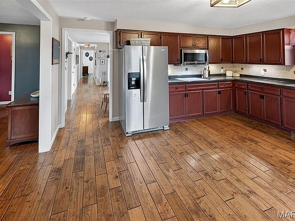 5th image of 237 Rolling Hills Dr