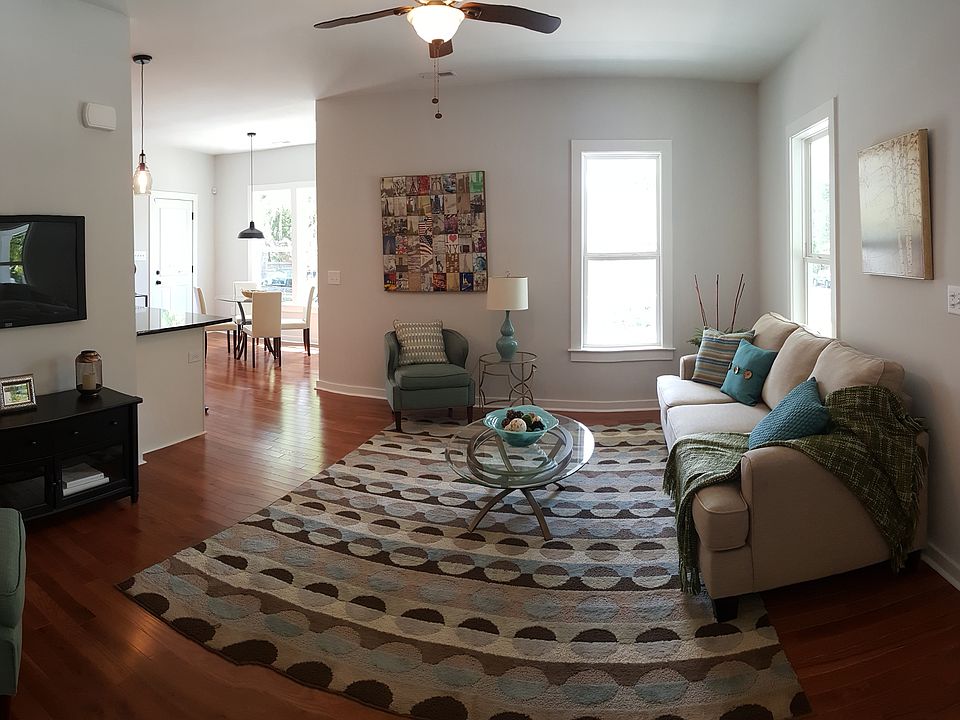 2nd image of 1017 S Person St