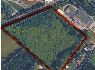 223 W Poplar St, Fleetwood, PA 19522