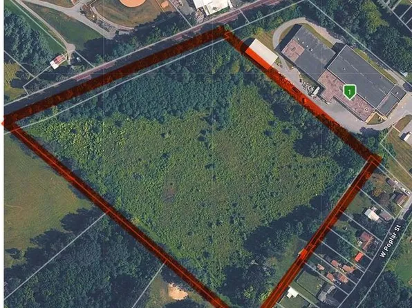 223 W Poplar St, Fleetwood, PA 19522