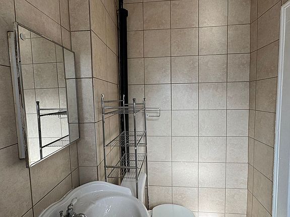 4th image of 220 Roseville Ave #403L