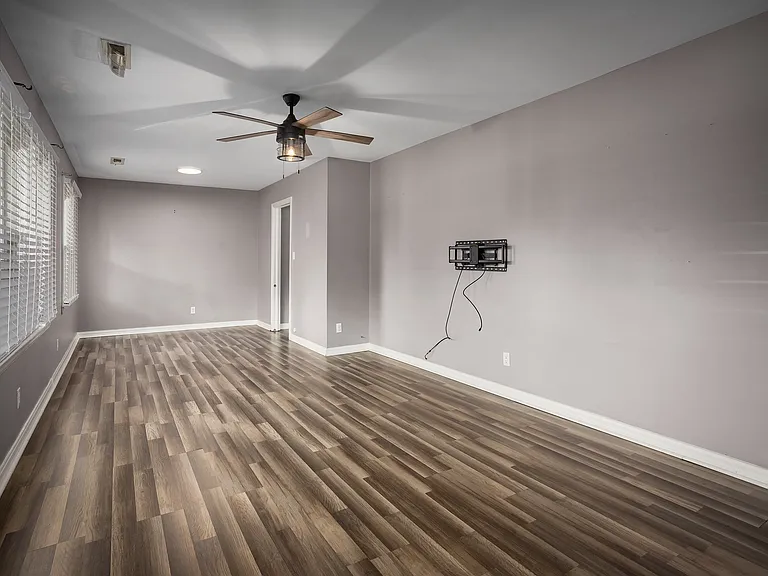4126 Eastwood Dr — Photo 5