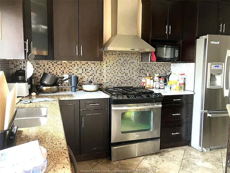4523 Helsinki Cres — Photo 4