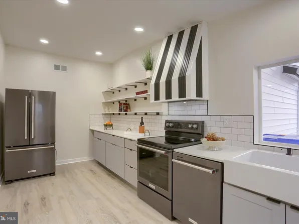 393 Sherwood Dr, Carlisle, PA 17015