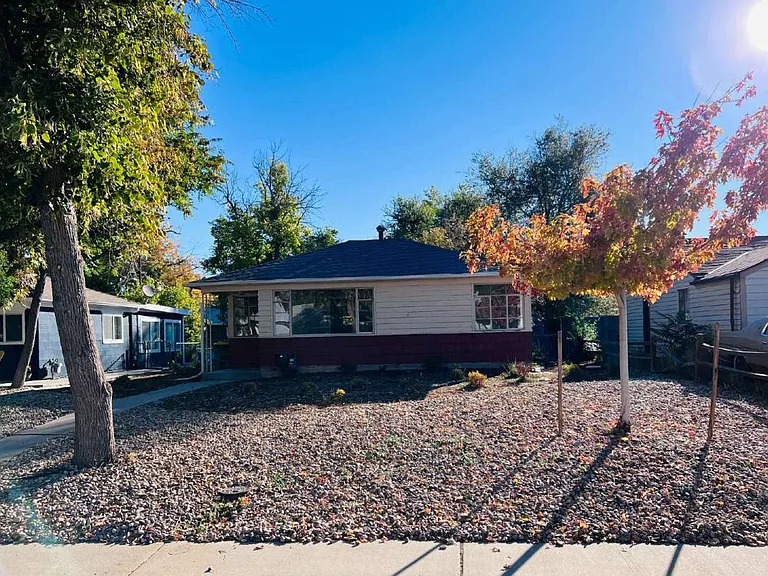 914 Galena St — Photo 1