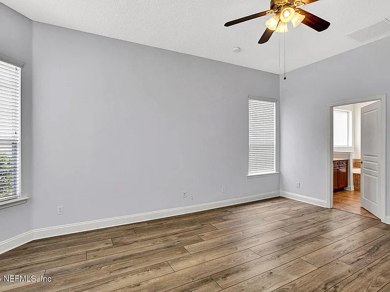 1761 Highland View Dr — Photo 10