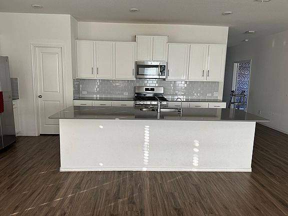 3rd image of 836 Mallow Rd