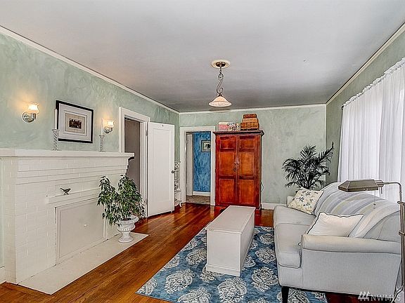 3rd image of 2031 McDougall Ave