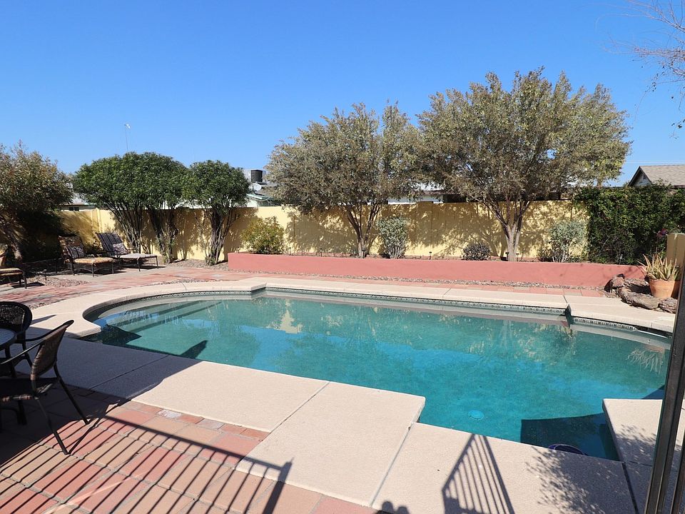 Sparkling Dive Pool
