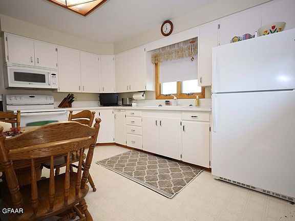 3rd image of 508 W Kittson Ave