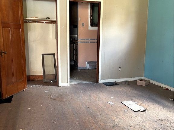 4th image of 128-130 E Bruce Ave #128