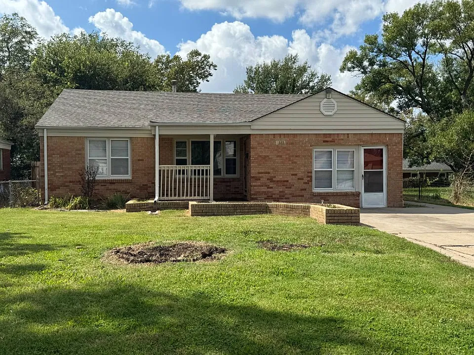1663 S Woodlawn Blvd