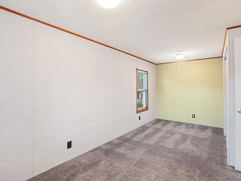 312 Queens Rd — Photo 16