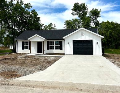 401 E Crescent St, Aurora, MO, 65605