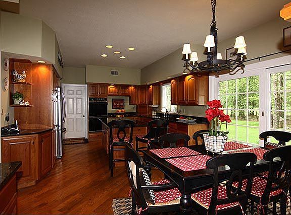 2nd image of 16 Heather Dr