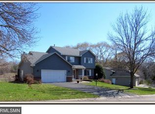 466 Highpoint Curv S, Maplewood, MN 55119