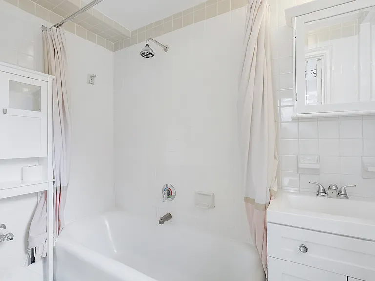 339 E 58th St #3G — Photo 7