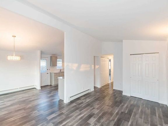 4th image of 28 Ashwood Dr