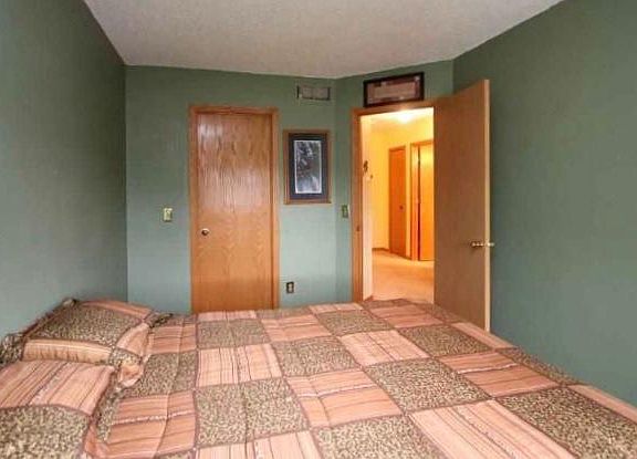 guest room.