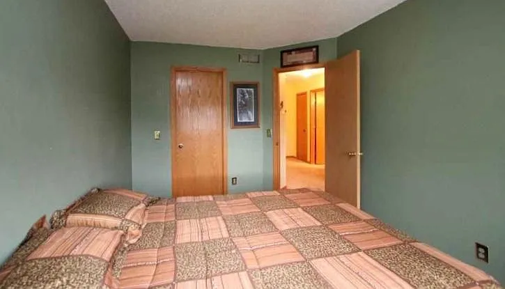 guest room.