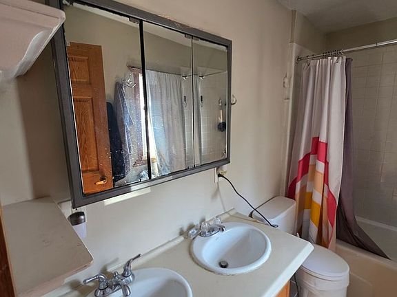 3rd image of 807 W 28th St #1