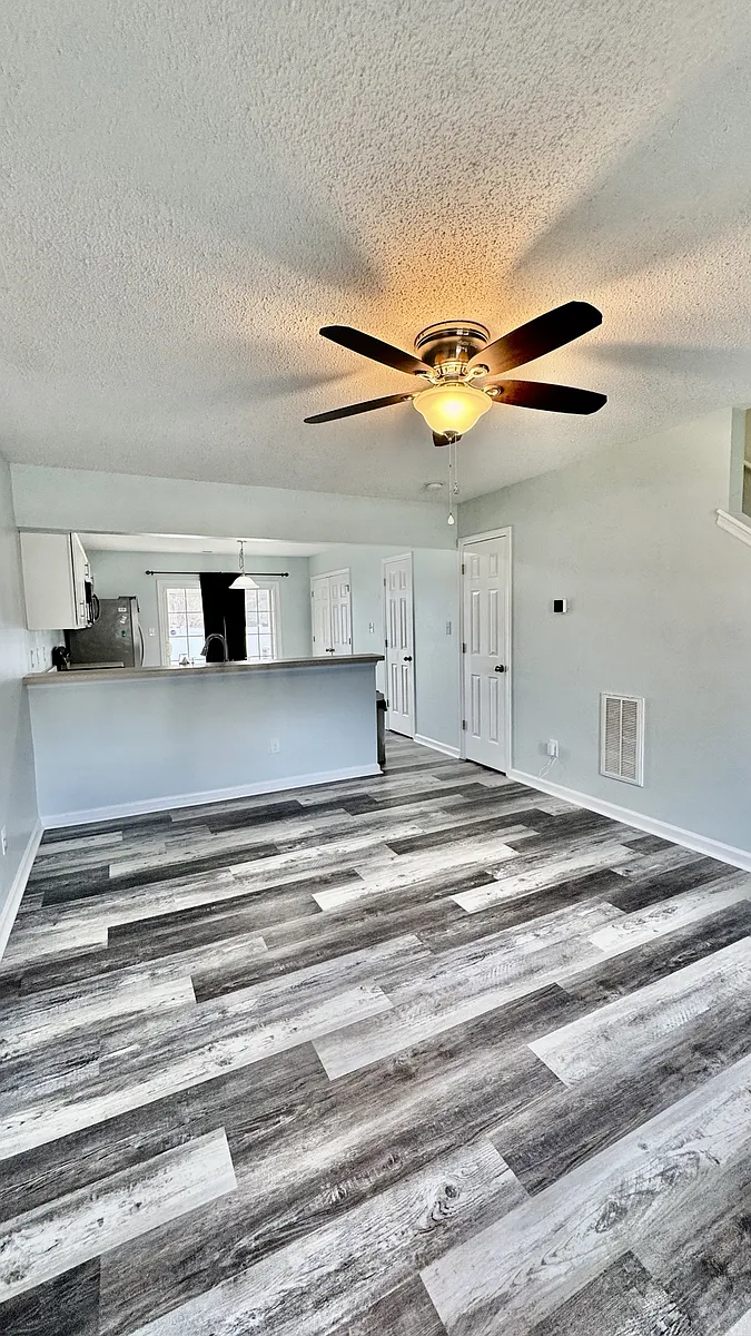 Building Photo - 5001 Grandeur Ave #1