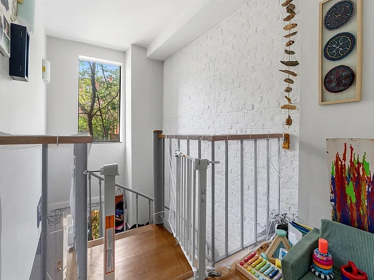 32 Yarmouth St #A — Photo 9