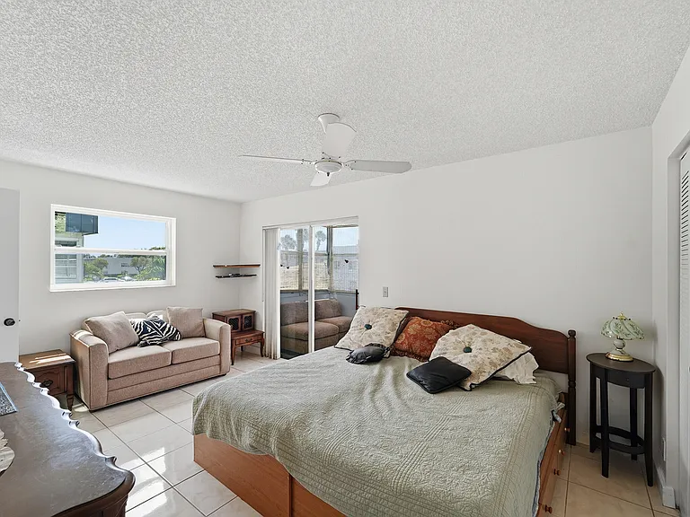 226 Normandy E #E — Photo 11